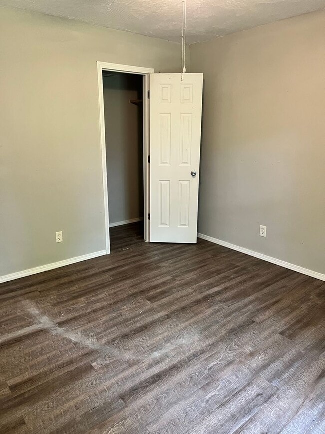 Building Photo - 3 Bed 2 Bath House