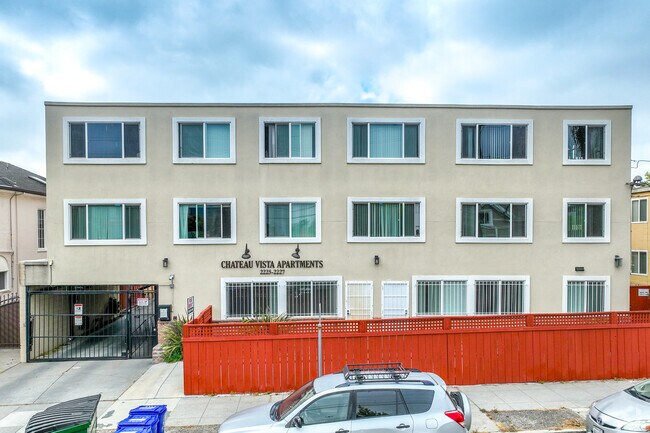 Building Front - Chateau Vista Apartments