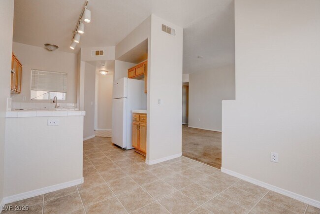 Building Photo - 1050 E Cactus Ave