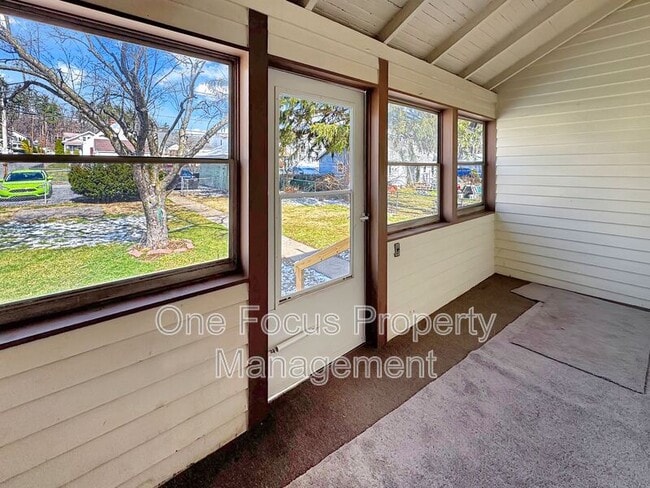 Building Photo - 2638 W 4th St