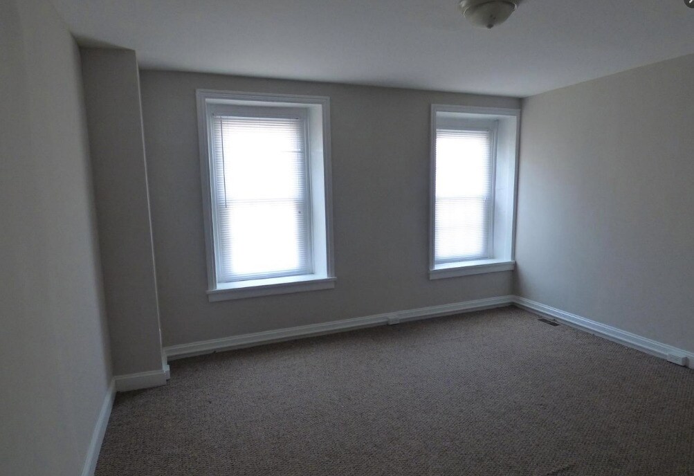 Building Photo - 4728 Umbria St