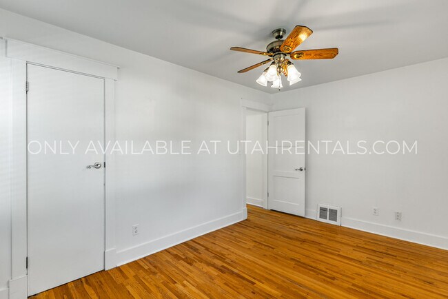 Building Photo - 1278 E 520 S St
