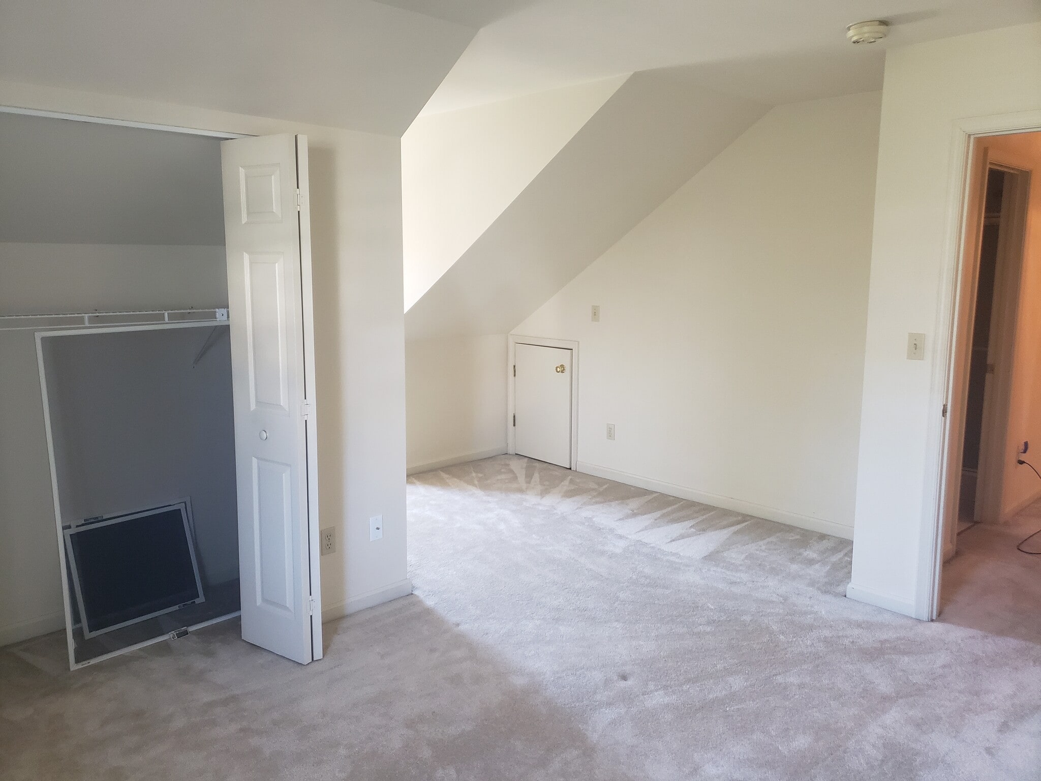 Building Photo - 10 Brookline Ct