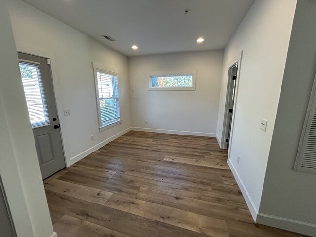 Building Photo - 3BD 2.5 BA DANSBY DR CONDO AVAILABLE FOR RENT NOW