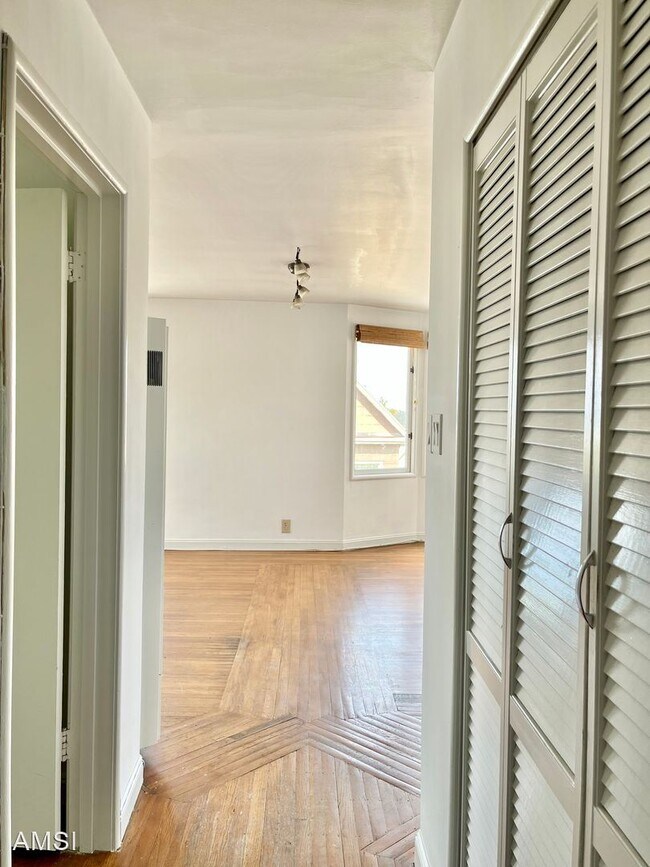 Building Photo - 1 br, 1 bath House - 2560 Hyde Street #3