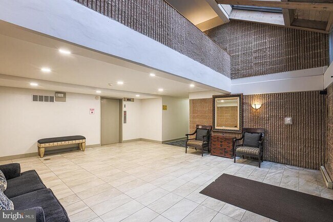 Building Photo - 2903 Fallstaff Rd