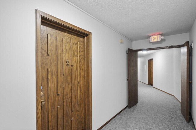 Building Photo - 3200 Virginia Ave S