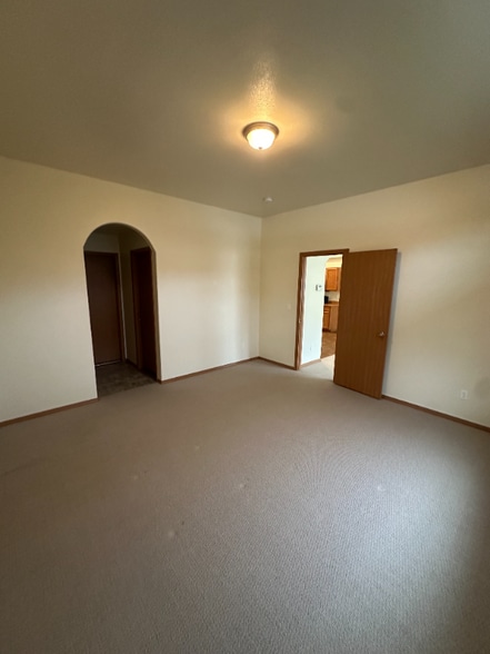 Building Photo - 7722 N Maple St