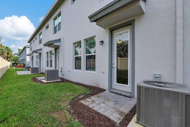 Building Photo - 1807 SE Ocean Cove Way