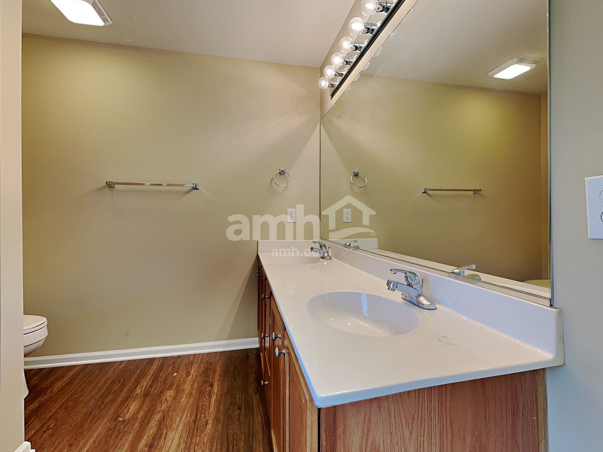 Building Photo - 5065 Walden Ridge Dr