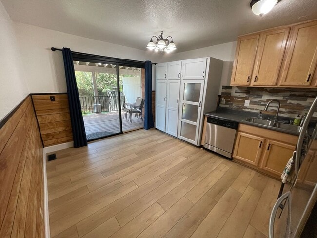 Building Photo - 1068 Cherokee St