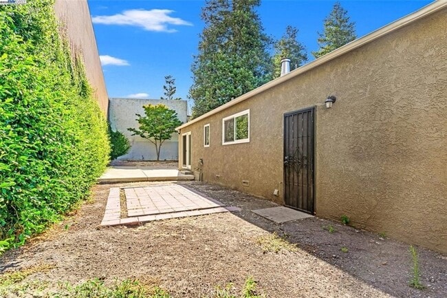 Building Photo - 20852 Baker Rd