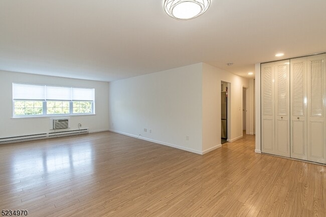 Building Photo - 530 Park Ave