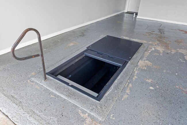 Building Photo - 3409 SW Picasso Blvd