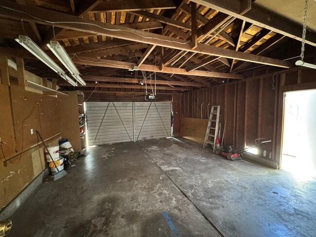 Building Photo - Four Bed, Two Bath Home In North Stockton