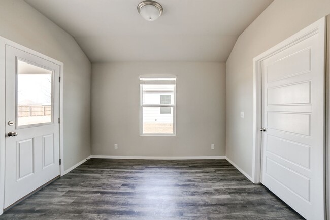 Building Photo - Beautiful Newer 3 Bedroom, 2 Bath Home Move-In Ready