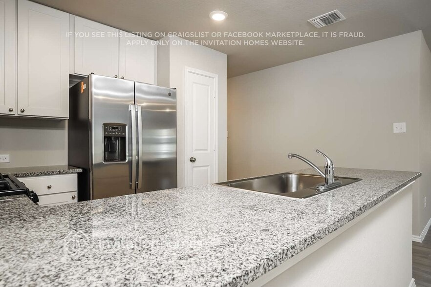 Building Photo - 5735 Leon Pl