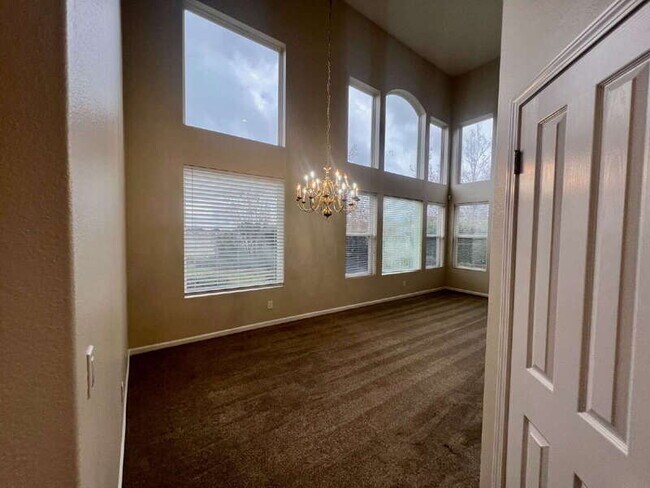 Building Photo - 116 Burgundy Ct