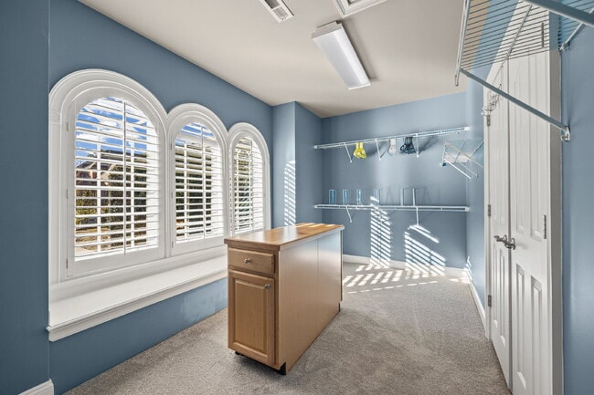 Building Photo - "Luxurious 4-Bed Oasis with Granite Countertops & Cozy Fireplace in Charlotte - 3914 Sq Ft of Ele...