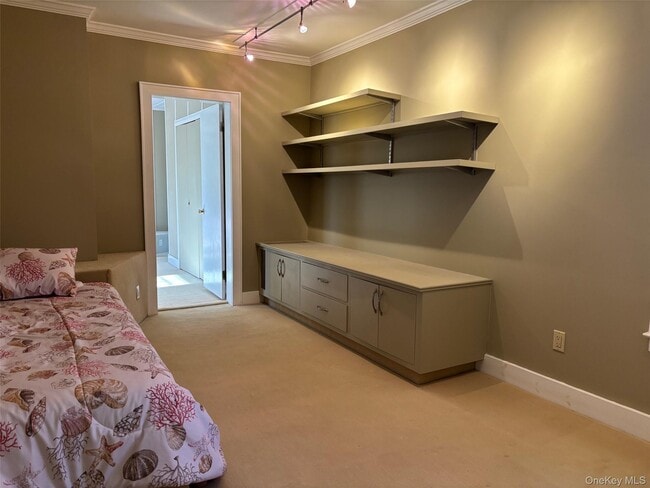 Building Photo - 185 S Country Rd