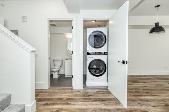 Building Photo - Jefferson Park 33