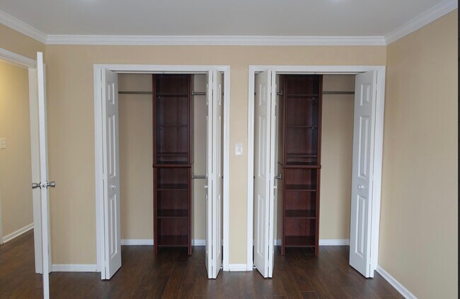 Building Photo - 629 W 65th St