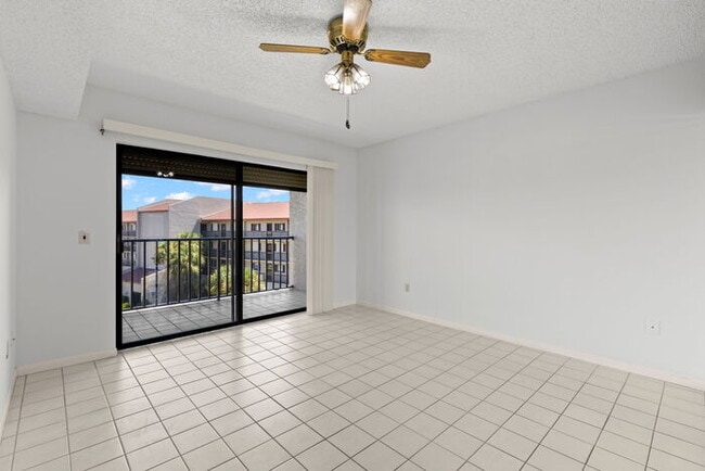 Building Photo - Condo For Rent on ST PETE BEACH!