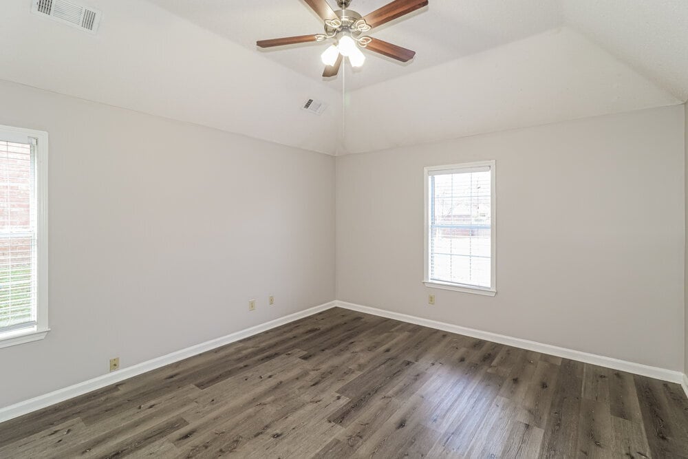 Building Photo - 8289 Crimson Creek Dr