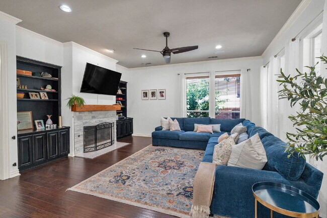 Building Photo - "Discover Your Dream Home: Spacious 4-Bedr...