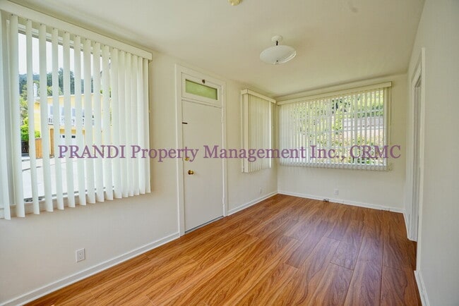 Building Photo - Charming Sausalito Home with Private Backy...