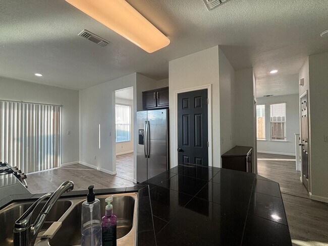 Building Photo - Beautiful 2-Story Home For Rent in Vacaville