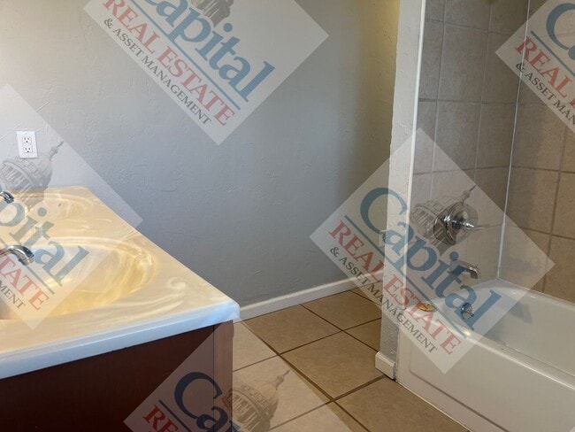 Building Photo - Take the Key!!!