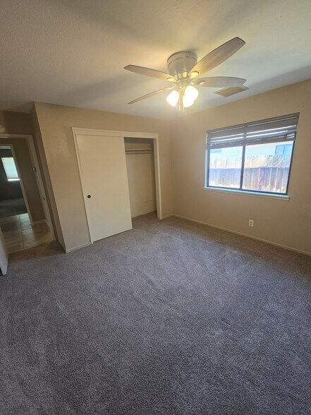 Building Photo - 616 W Graaf Ave