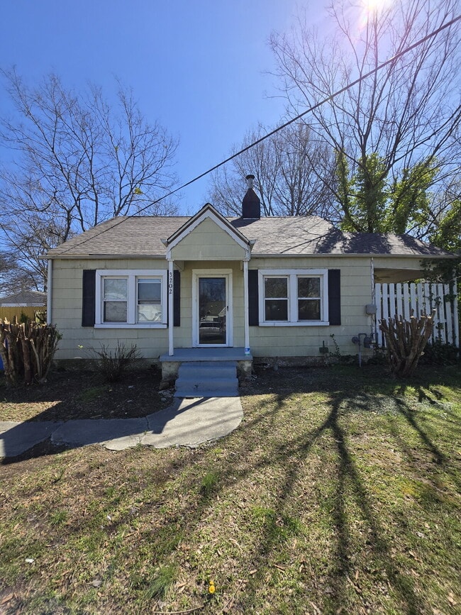 Building Photo - Single Level 2 Bedroom House Near Amnicola Hwy
