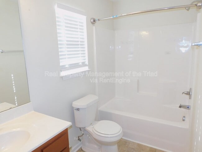 Building Photo - 117 Sommerwall Pl