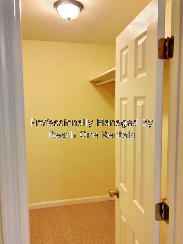 Building Photo - 615 Carter Ln