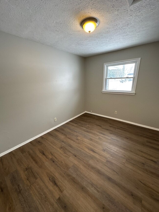 Building Photo - 338 N Skyline Dr
