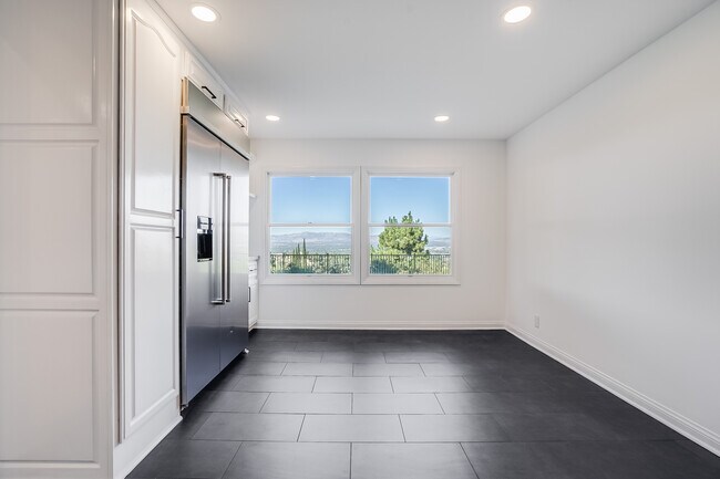 Building Photo - 15851 Mulholland Pl