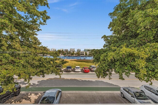 Building Photo - 9200 E Bay Harbor Dr