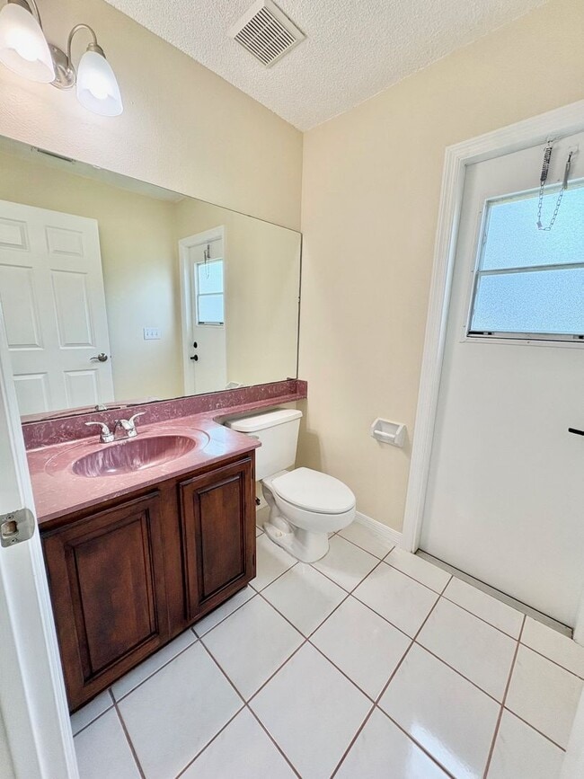 Building Photo - Beautiful 4BR/2.5BA Water View Home - Deer Hollow in the Deerfield Community!