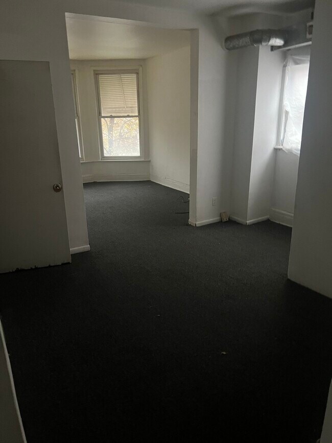 Building Photo - 1845 E 93rd St