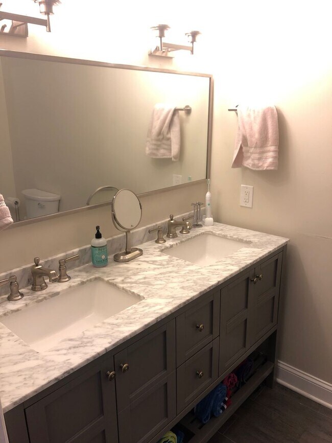 Building Photo - Modern Large and spacious house available in Locus Point