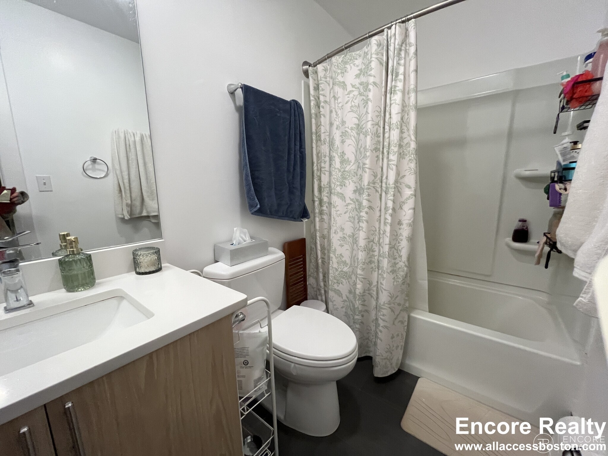 Building Photo - 833 Beacon St