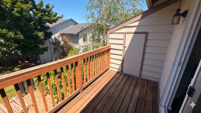 Building Photo - 9765 SW Lookout Terrace