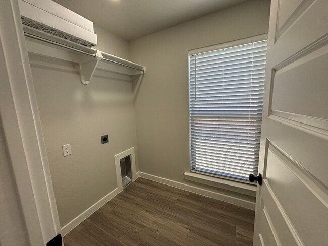 Building Photo - 4/2 Available July in Bell farms!!