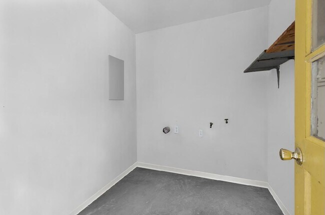 Building Photo - Cozy and Newly Renovated 3 Bedroom 1 Bath ...
