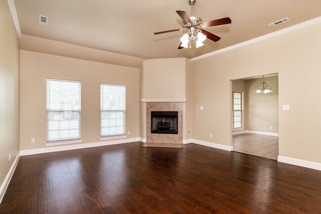 Building Photo - Must See Home!