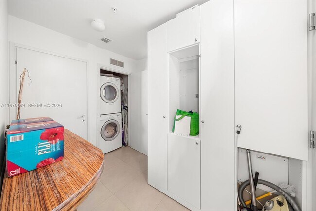 Building Photo - 50 South Pointe Dr