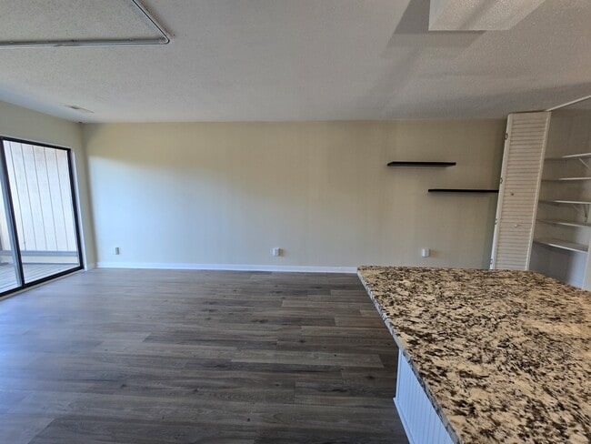 Building Photo - 3071 Huntleigh Dr