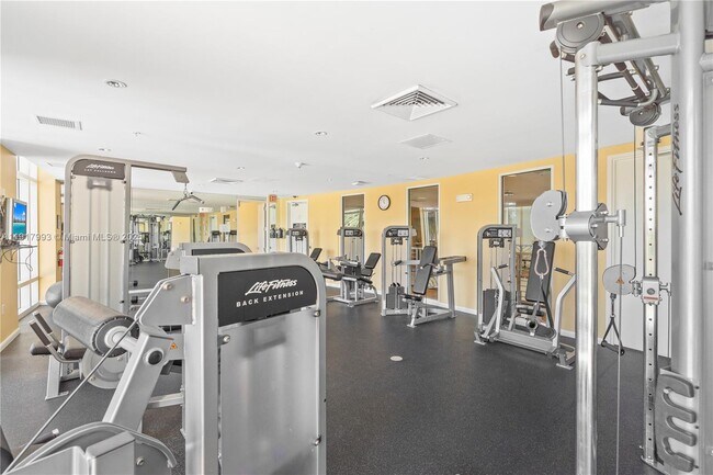 Building Photo - 1745 E Hallandale Beach Blvd